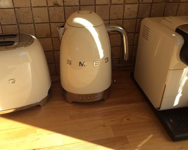 Vattenkokare 1,7 l med Variable TemperaturPastellgrön från Smeg Vattenkokare 1,7 l med Variable TemperaturPastellgrön från Smeg